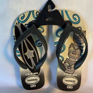 BRAND NEW! LEGITIMATE HAVAIANAS BLACK BLUE & CREAM TIKI GRAPHIC FLIP-FLOPS- 13C